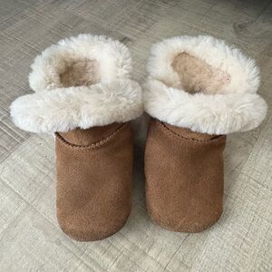 UGG Tan Kids Slippers with Cream Fur